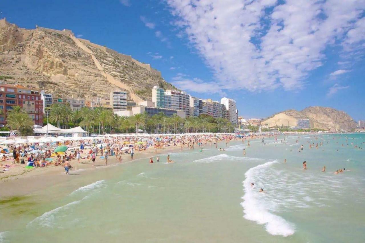Appartamento Ático con terraza en el centro de Alicante Esterno foto