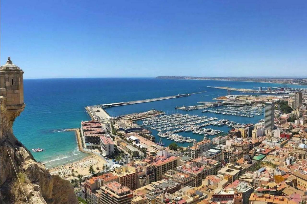 Appartamento Ático con terraza en el centro de Alicante Esterno foto